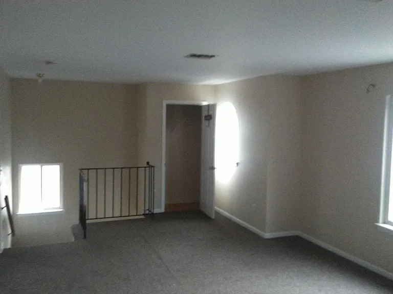 Arlington Pl — Photo 2