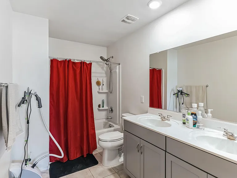 Guest bathroom 2