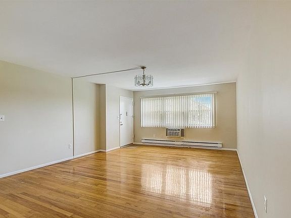 5th image of 580 Bloomfield Ave APT 5A