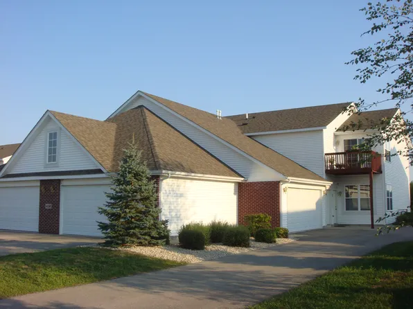 383 Pine White Rd, Roscoe, IL 61073