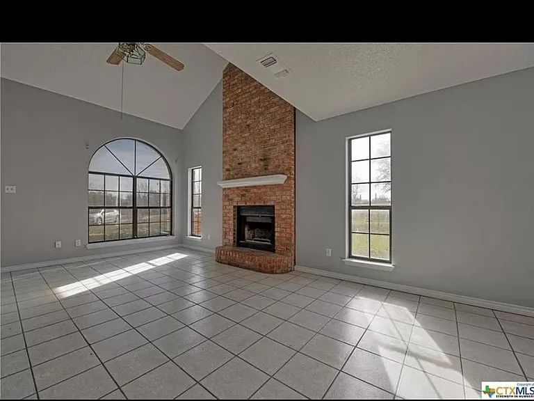 3300 Lois Ln — Photo 6