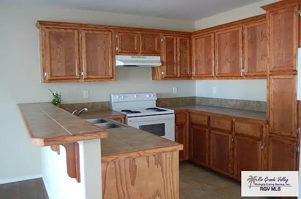 3 bed, 2.5 bath, 2804 sqft, $1,350 — Photo 2