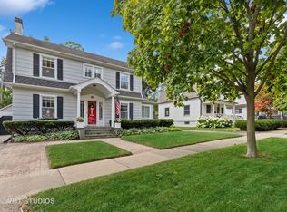 143 Atteridge Rd, Lake Forest, IL 60045