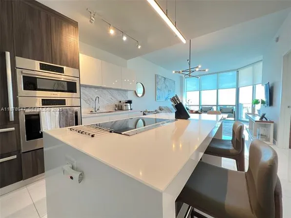 851 NE 1st Ave #1906, Miami, FL 33132