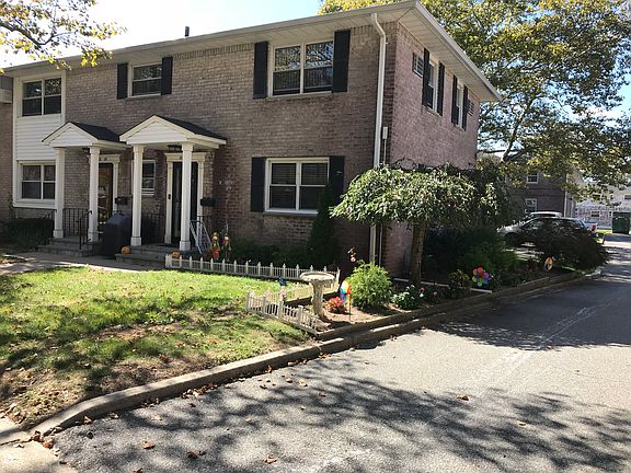 3rd image of 8188 Langdale St