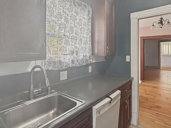 3rd image of 646 Maple Street