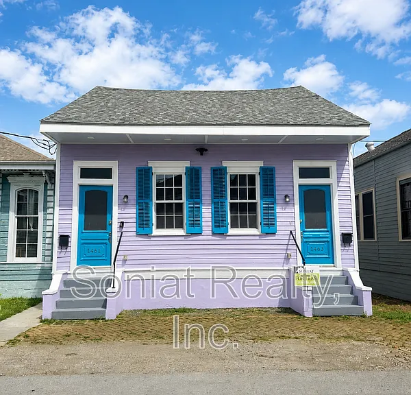 1461 N Robertson St — Photo 1