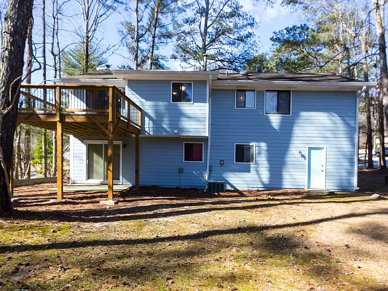 1169 Hillcrest Ct — Photo 3