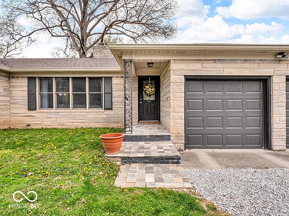 2nd image of 8621 Manderley Dr