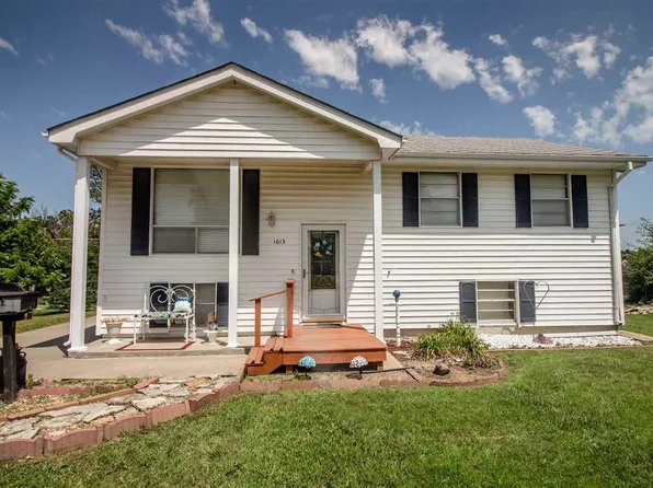 1013 S Garfield St, Junction City, KS 66441