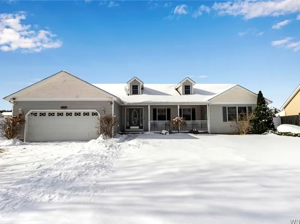 6643 Emily Ln, Lockport, NY 14094