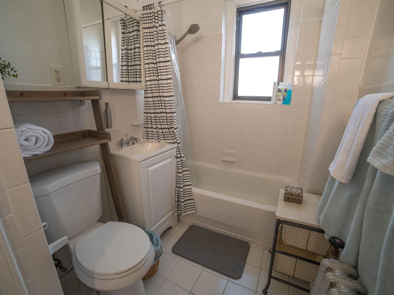 1 bed, 1.0 bath, $3,400 — Photo 4