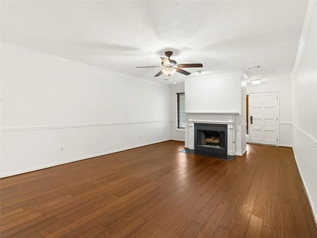2 bed, 2.0 bath, 1430 sqft, $2,700 — Photo 2