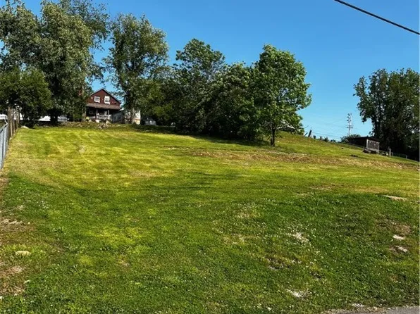 1413 Kirk St, Connellsville, PA 15425