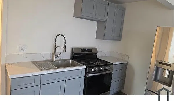5714 S Manhattan Pl #1/2 — Photo 3
