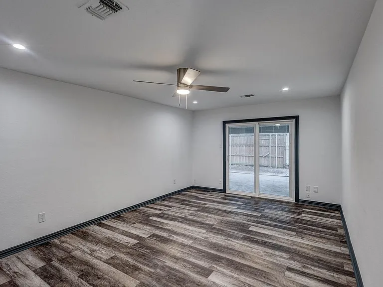 2540 Prichard Ln — Photo 3