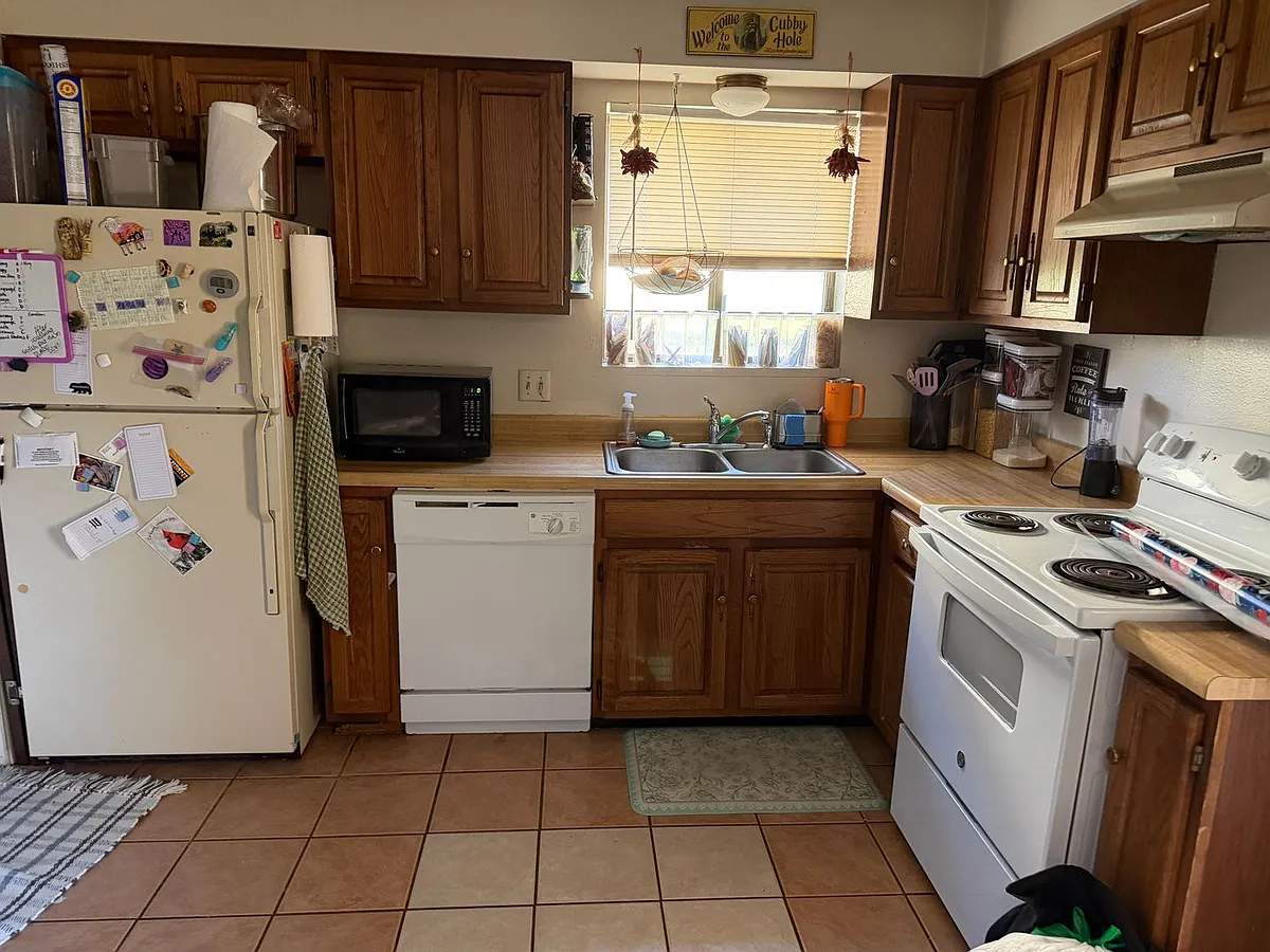 Building Photo - 1206 Avenida Del Sol #311