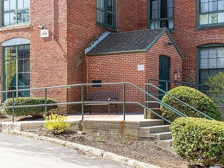 14 Sanford St #29 — Photo 30