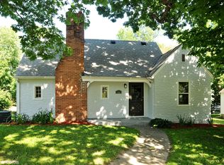 1884 Kenwood Dr W, Maplewood, MN 55117
