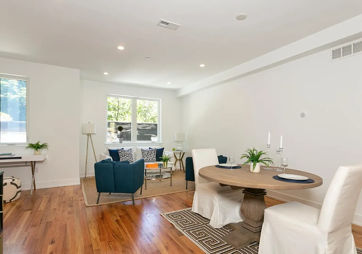 1126 E Palmer St — Photo 3