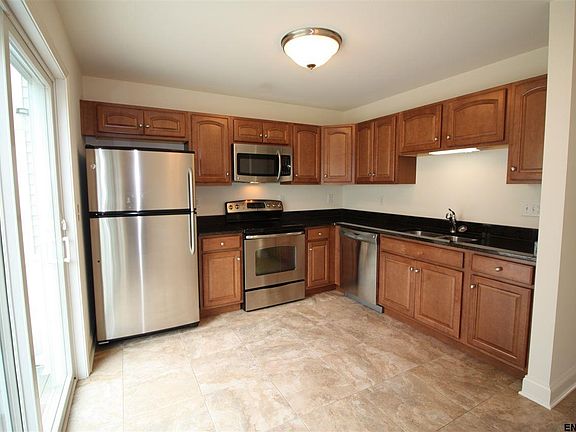 3rd image of 14A Stone Crest Dr