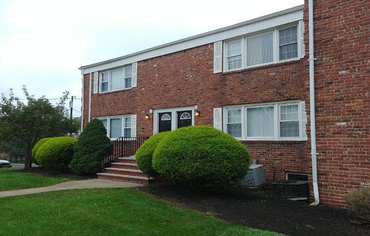 2nd image of 5 Columbia Dr APT 2B