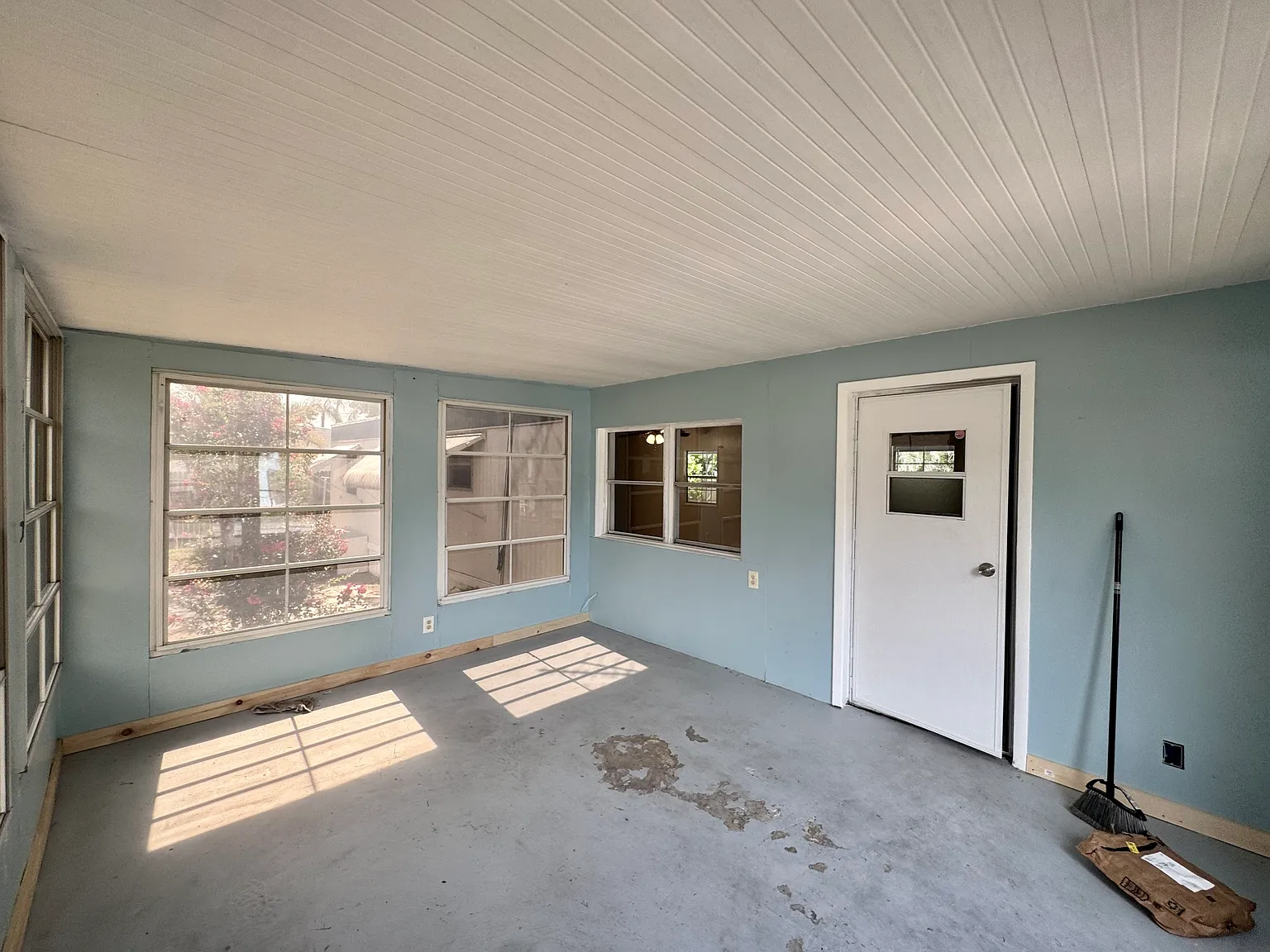 2 bed, 1.5 bath, 672 sqft, $1,425 — Photo 2