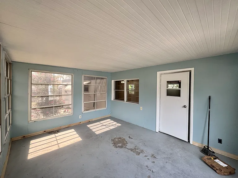 4152 Richmond Ave — Photo 2