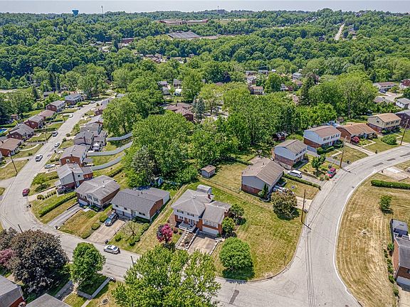 4th image of 175 Crescent Garden Dr