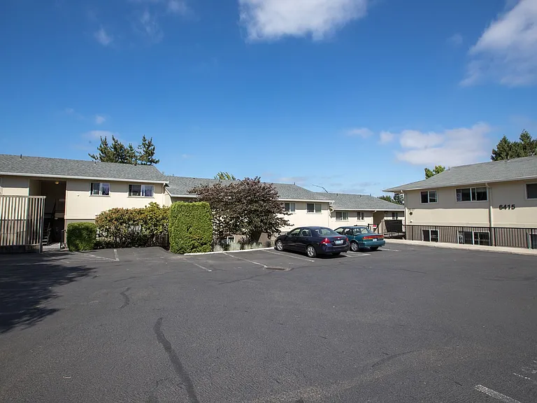 Parkhurst Apartments — Photo 19