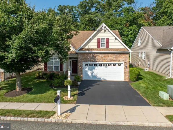 4369 Sweetbriar Dr, Collegeville, PA 19426