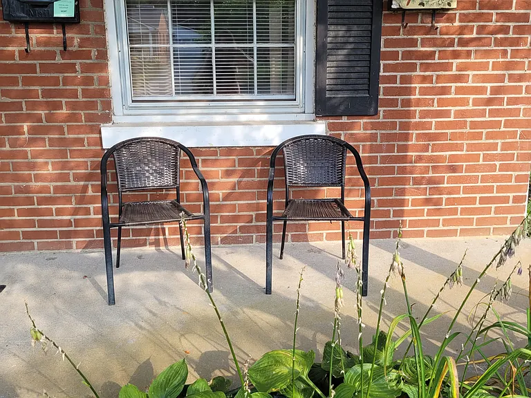 Taylor Dr — Photo 2