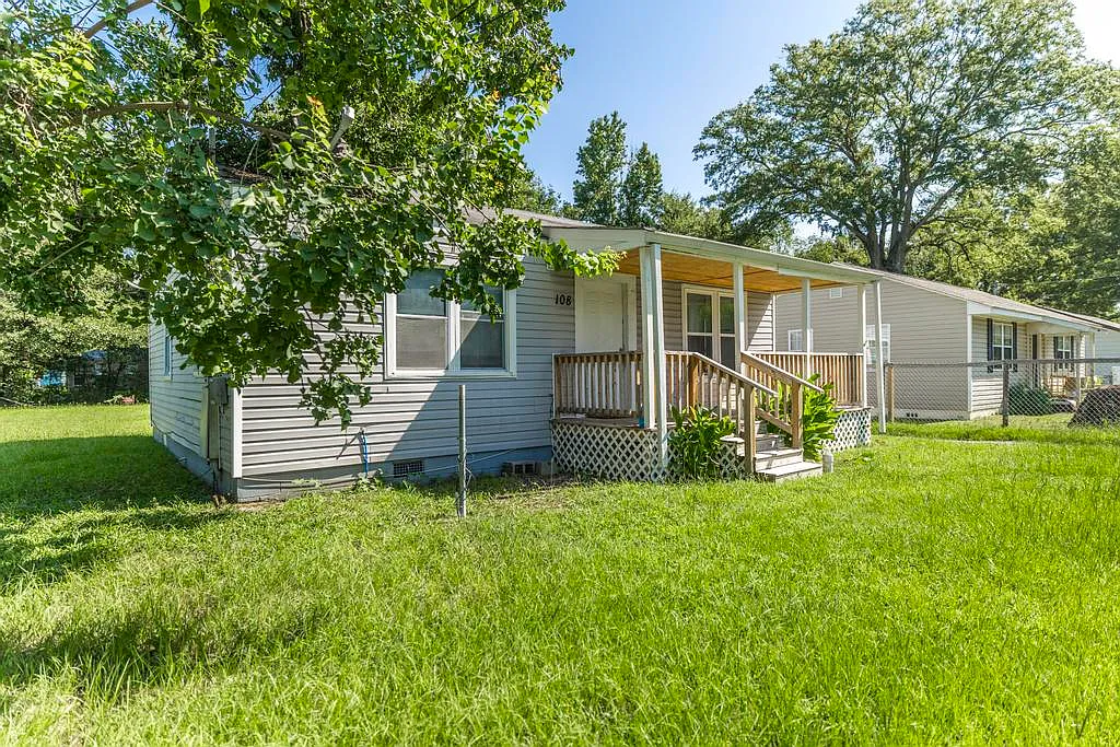 108 Angela Avenue - 1 — Photo 4