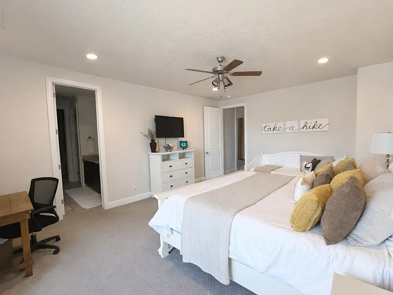 E Coral Ridge Dr — Photo 16