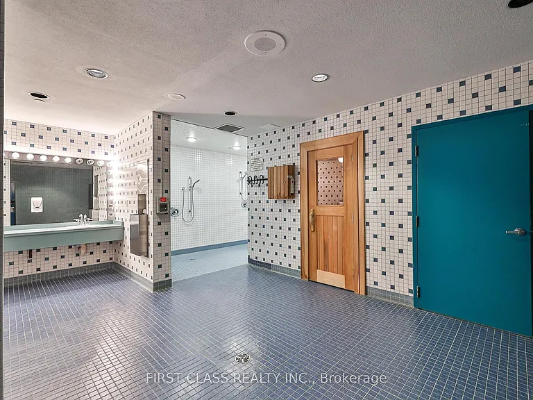 3181 Bayview Ave #902 — Photo 36