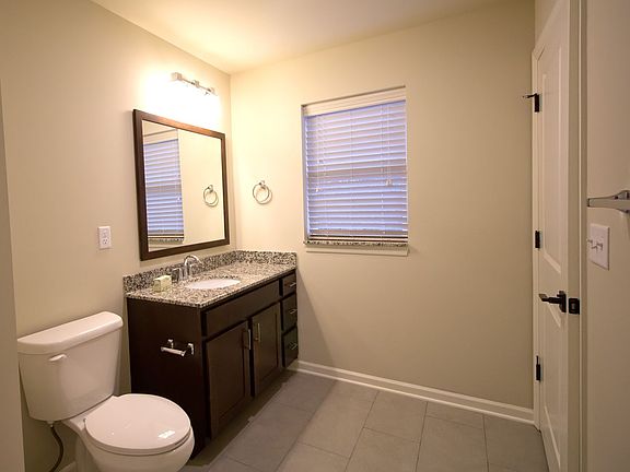 5th image of 548 Campbell Ave #206