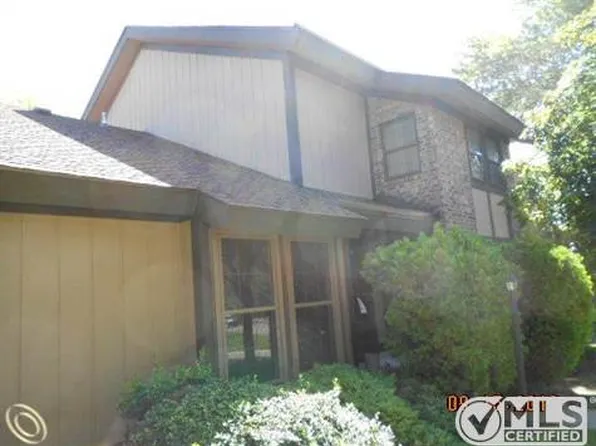 25260 Greenbrooke Dr #1, Southfield, MI 48033
