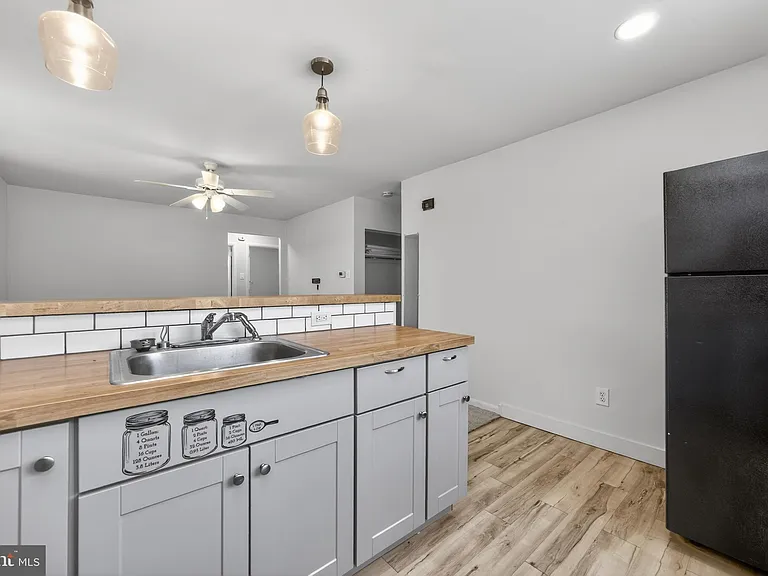 202 Green St — Photo 9