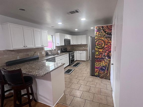 3rd image of 2445 Wildoak Dr