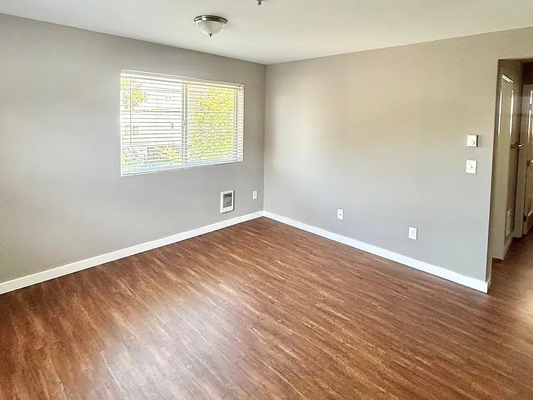4236 TM Montlake Villas LLC — Photo 5