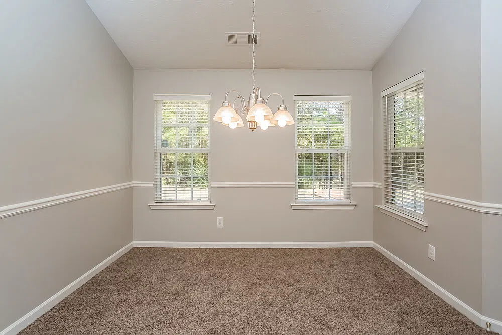 4 bed, 2.0 bath, 1840 sqft, $2,030 — Photo 4