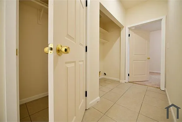 3 bed, 1728 sqft, $3,724 — Photo 4