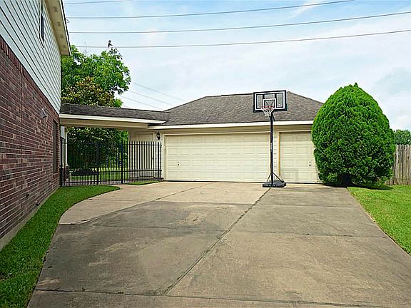 4th image of 2718 Royal Colony Ln