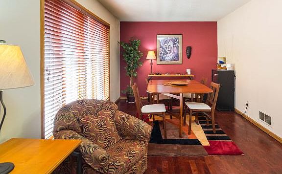 3rd image of 909 Dartmouth Pl