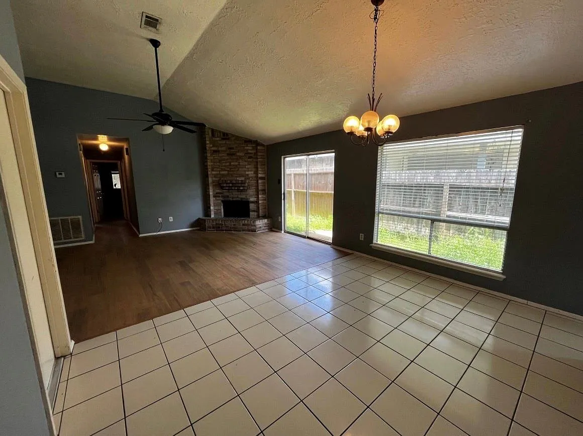 3 bed, 2.0 bath, 1238 sqft, $1,350 — Photo 3