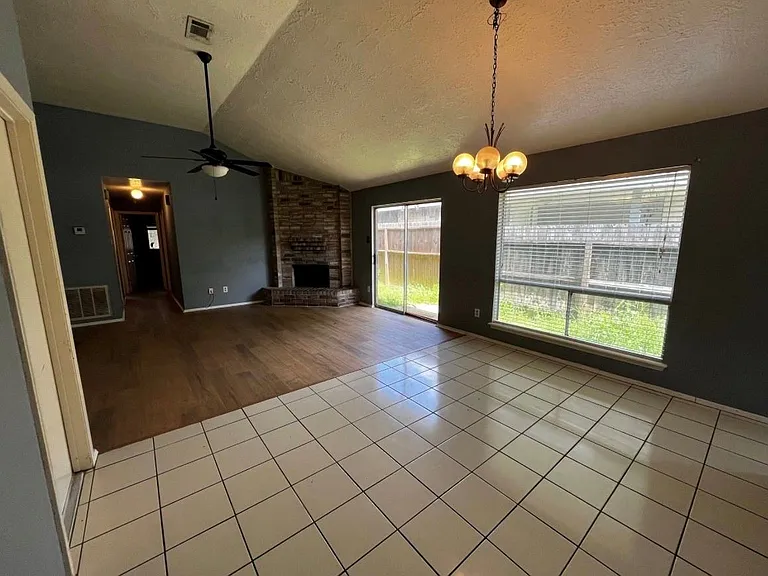 11013 Crenchrus Ct — Photo 3