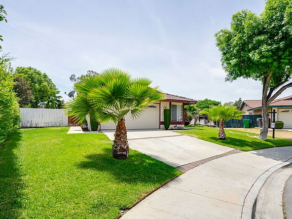 4th image of 25259 Menominee Ct