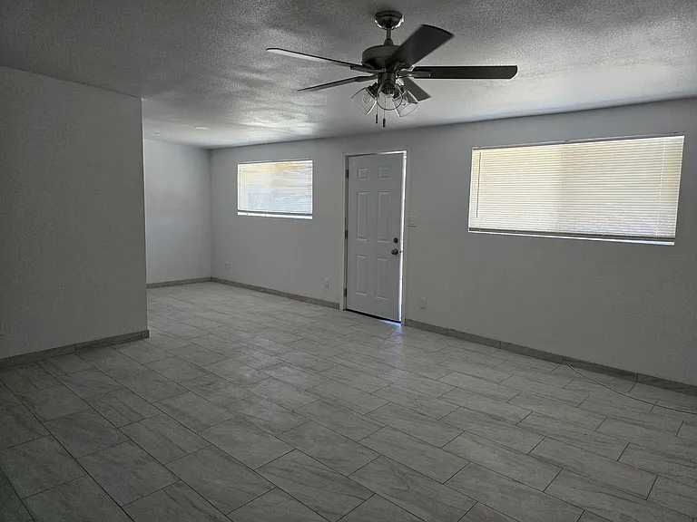 511 N Iroquois Ave — Photo 4