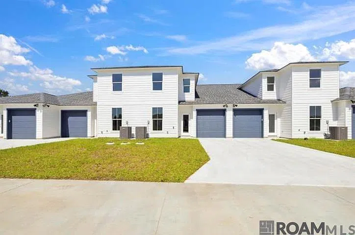 3 bed, 1441 sqft, $2,100 — Photo 2