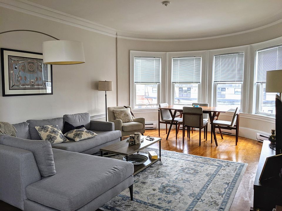 living room/ dining room